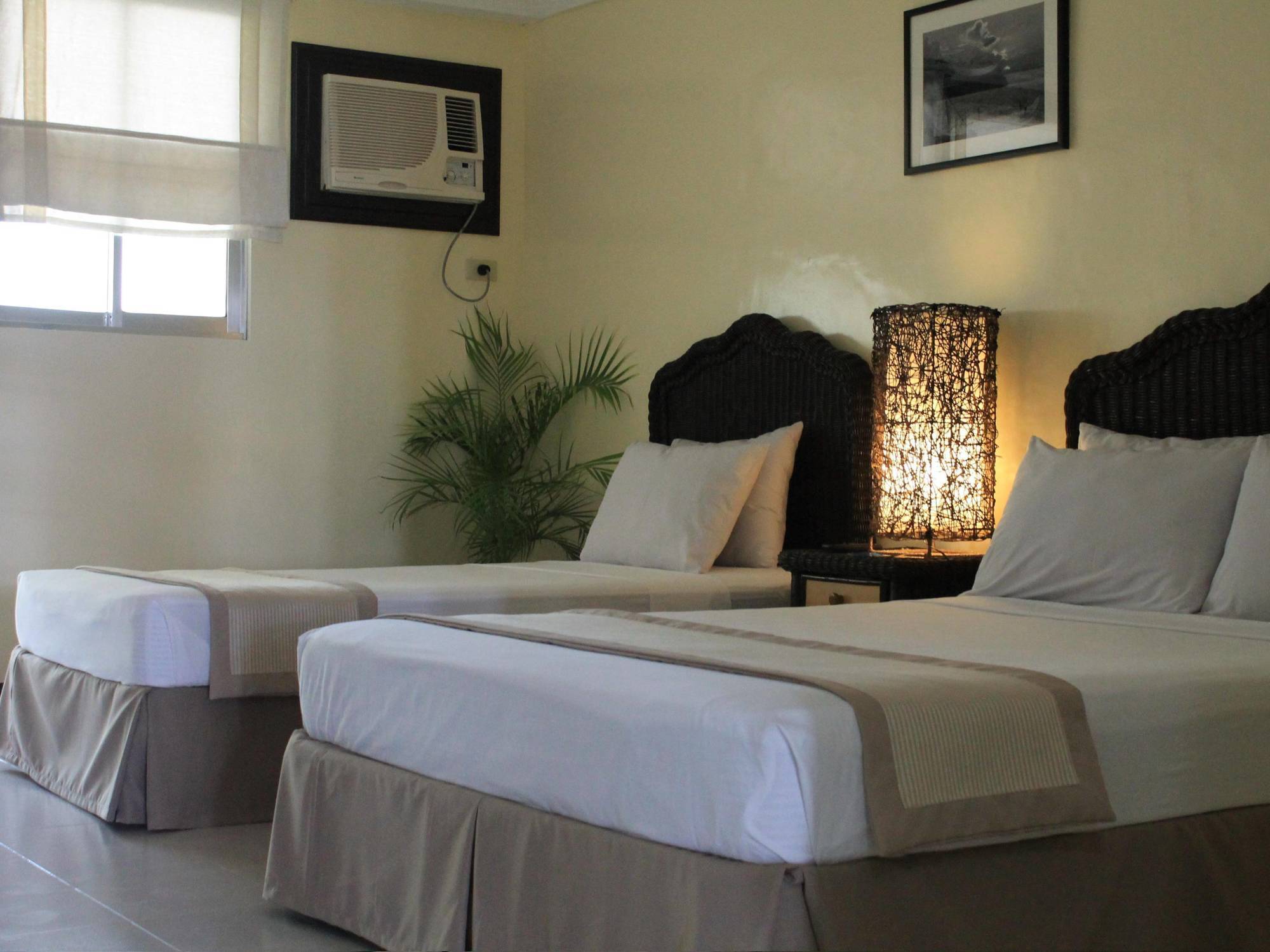 Matabungkay Beach Hotel Batangas Exteriör bild
